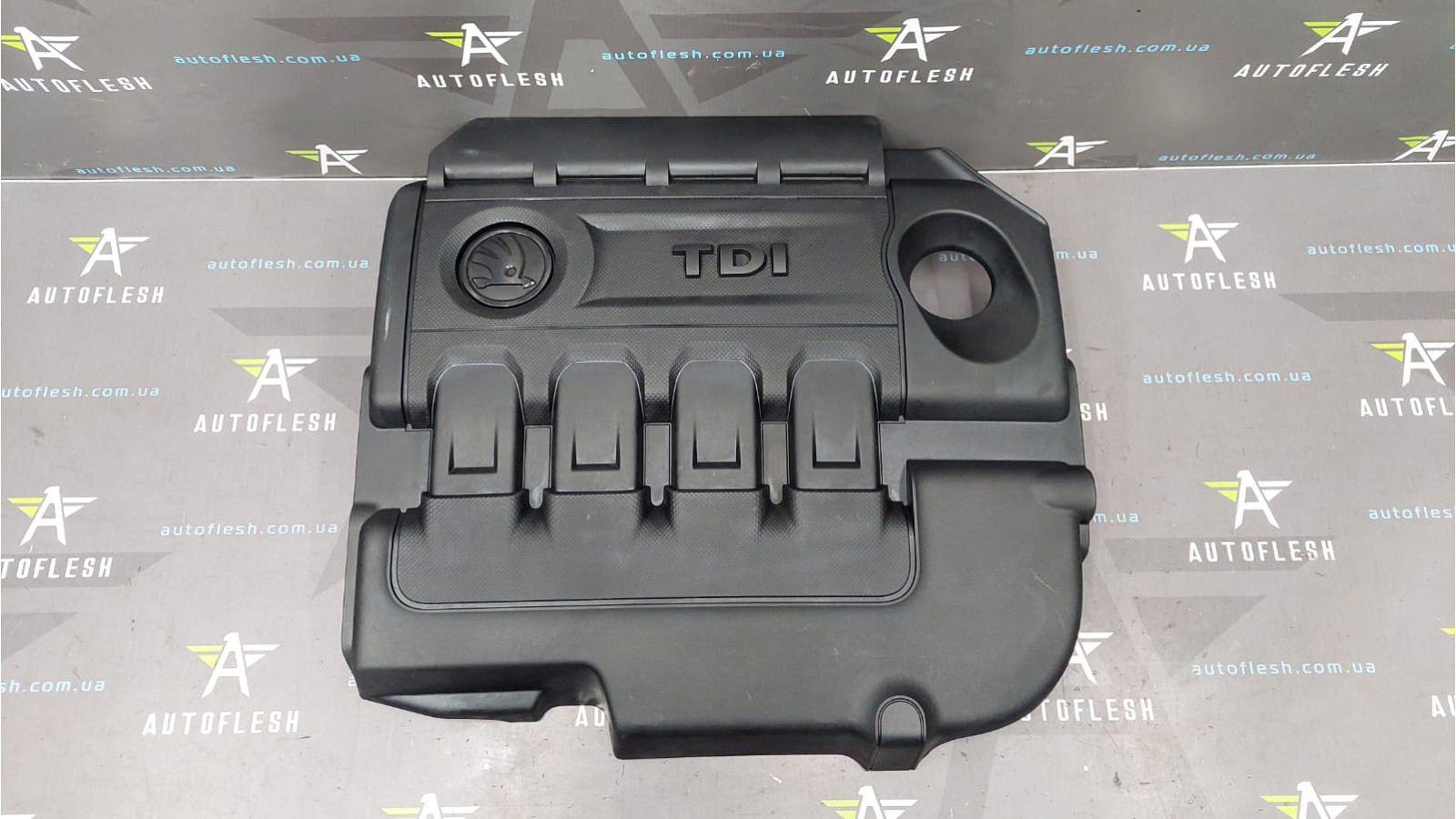 Крышка двигателя/ защита двигателя 04L103954T, 04L103925T Audi Seat Skoda Volkswagen бу